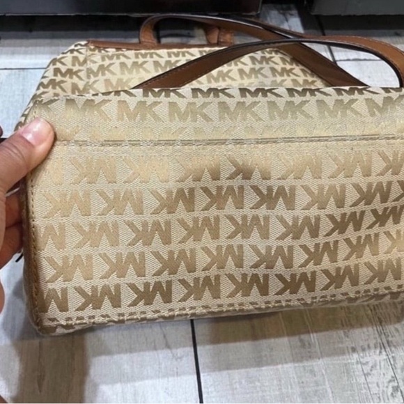 Michael Kors Evie Bag MK Monogram Backpack - Picture 3 of 6